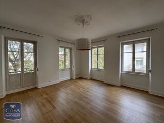  Appartement à louer 4 pièces 139 m²