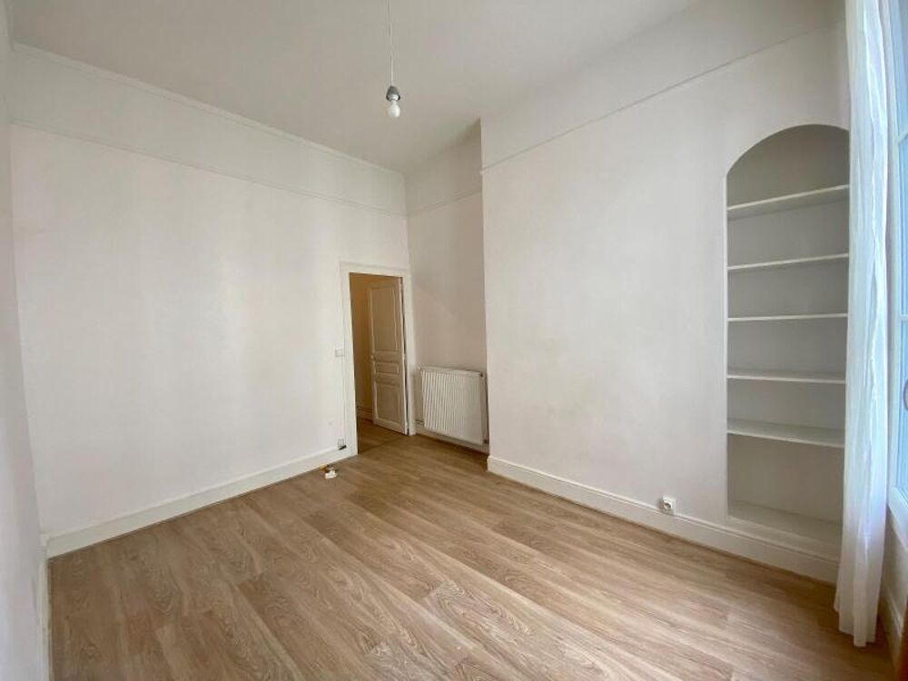 Halles - À louer : Charmant appartement T3 situé en plei....