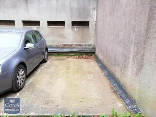  Parking / Garage à louer 