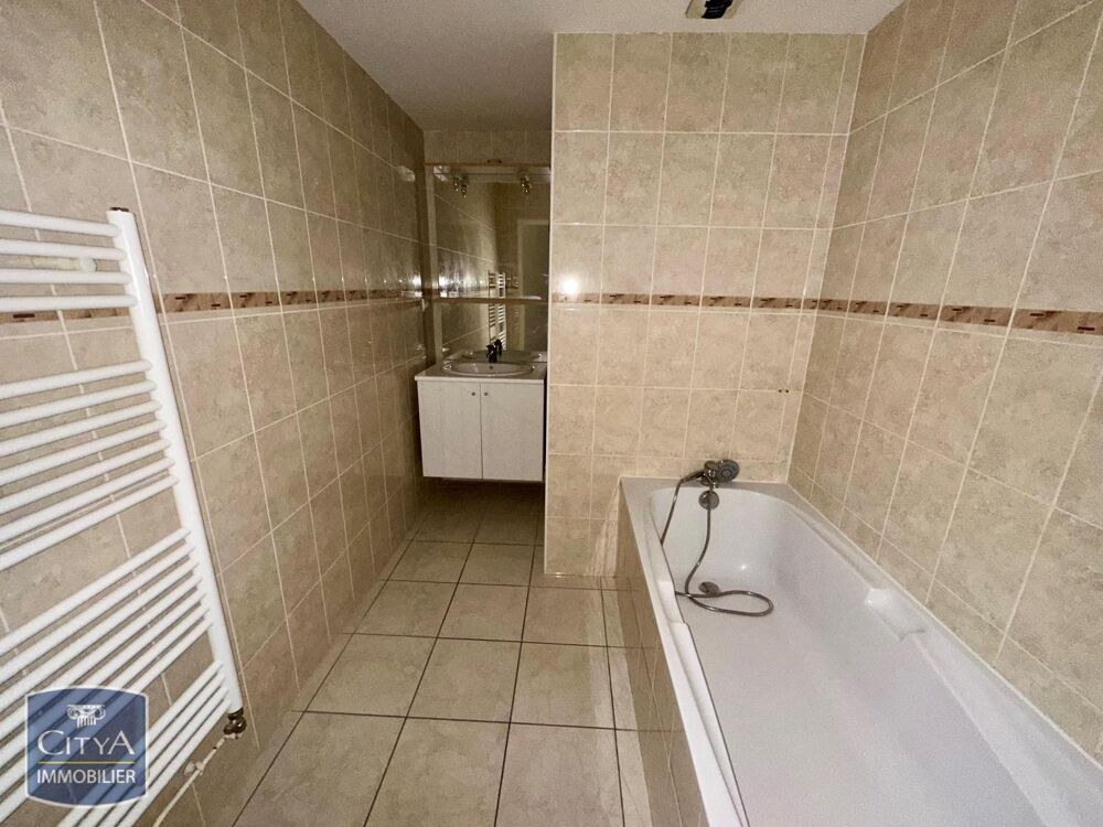 location Appartement - 3 pièce(s) - 66 m² Longvic (21600)