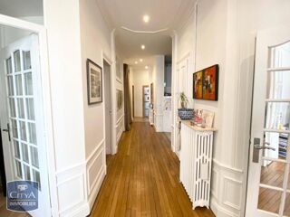  Appartement à louer 5 pièces 126 m²