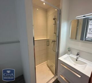  Appartement à louer 2 pièces 32 m²