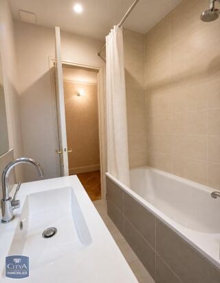  Appartement à louer 4 pièces 96 m²
