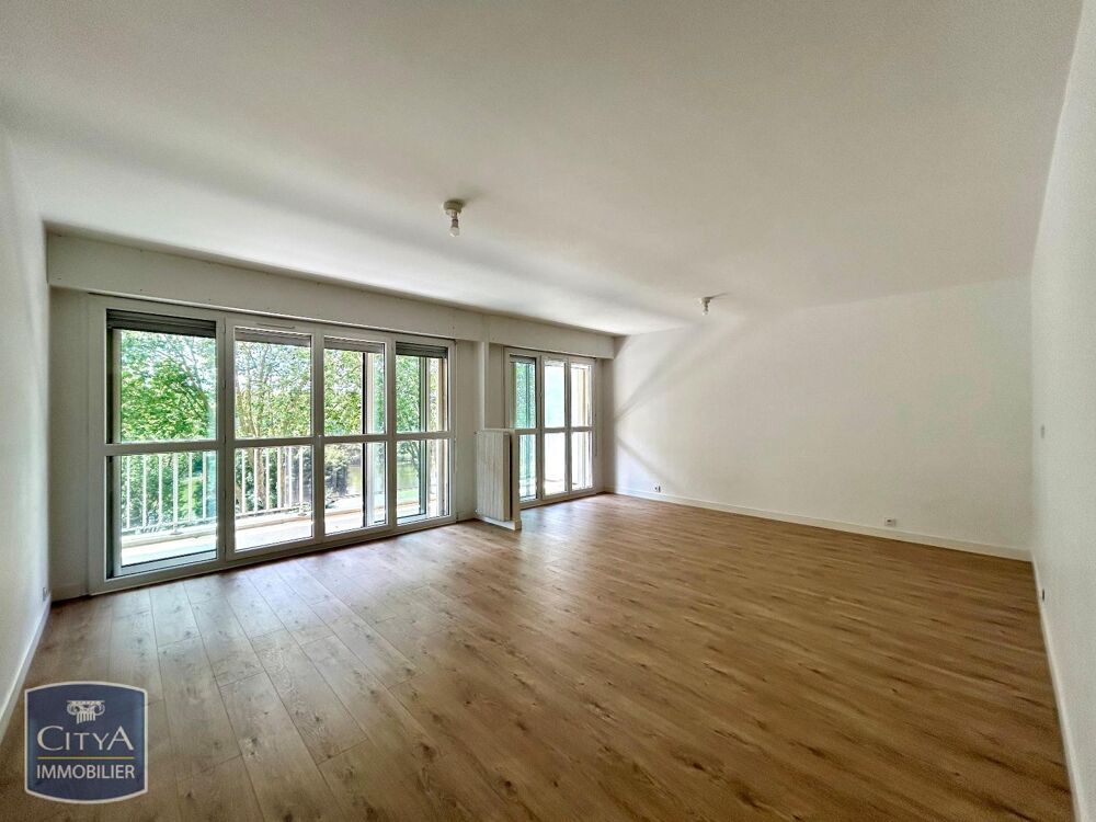 À louer, cet appartement T4 situé à Orléans, dans un qua....