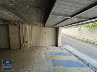 Parking / Garage à louer 