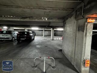  Parking / Garage à louer 