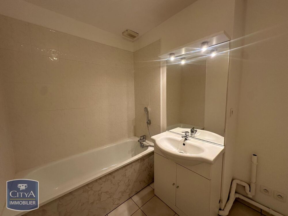 location Appartement - 3 pièce(s) - 67 m² Pouzauges (85700)