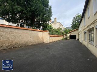  Parking / Garage à louer 