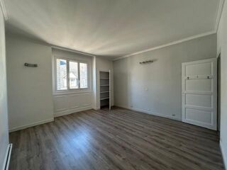  Appartement à louer 5 pièces 156 m²