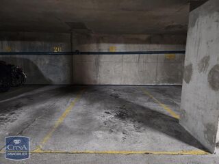  Parking / Garage à louer 
