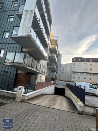  Parking / Garage à louer 