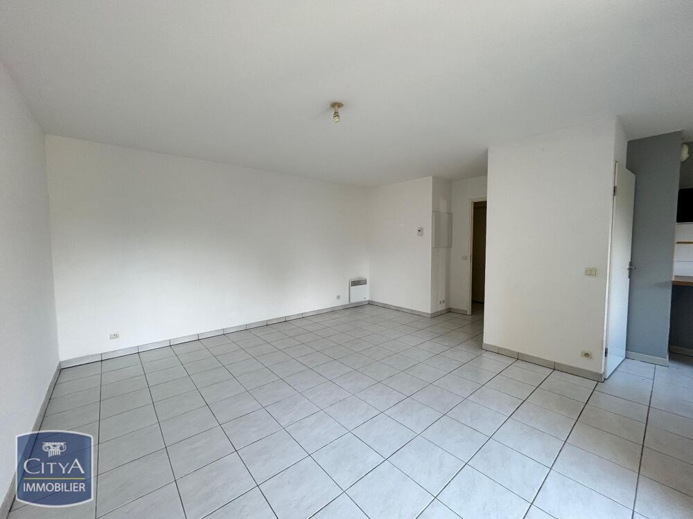 À LOUER : Appartement T2 rénové en rez-de-chaussée, situ....