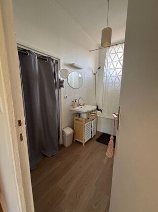  Appartement à louer 5 pièces 99 m²