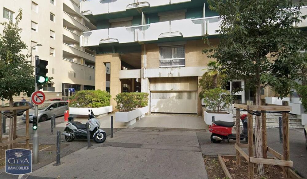 location Parking / Garage - 9 m² Marseille 6