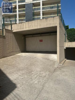  Parking / Garage à louer 