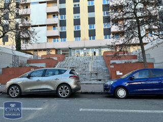  Parking / Garage à louer 