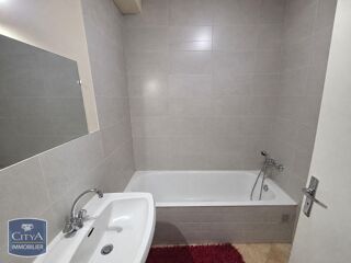  Appartement à louer 4 pièces 77 m²