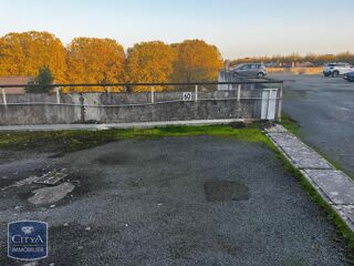  Parking / Garage à louer 