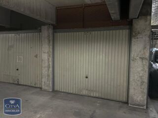  Parking / Garage à louer 