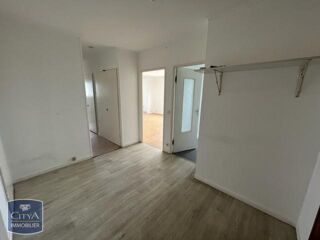  Appartement à louer 4 pièces 83 m²