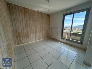  Appartement à louer 4 pièces 73 m²