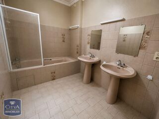  Appartement à louer 3 pièces 85 m²