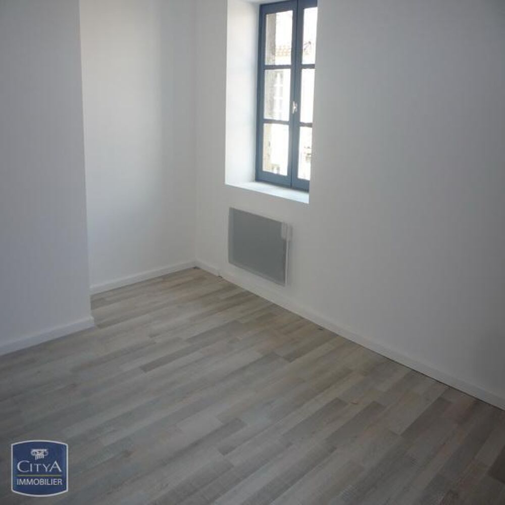 À LOUER : Découvrez cet appartement spacieux situé au coe....
