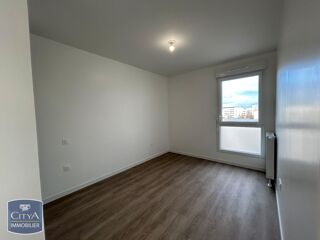  Appartement à louer 3 pièces 76 m²