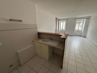  Appartement à louer 4 pièces 77 m²