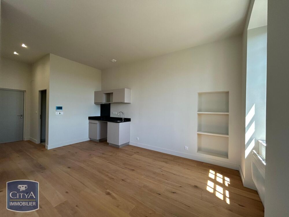 "Rénovation Monument Historique" À LOUER : Appartement T....