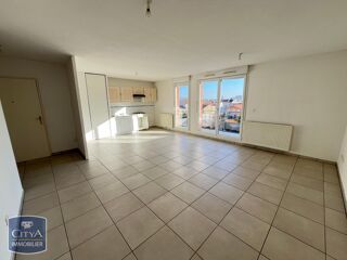  Appartement à louer 4 pièces 79 m²