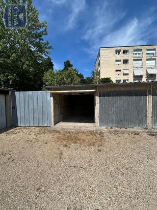  Parking / Garage à louer 
