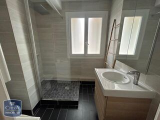  Appartement à louer 4 pièces 82 m²