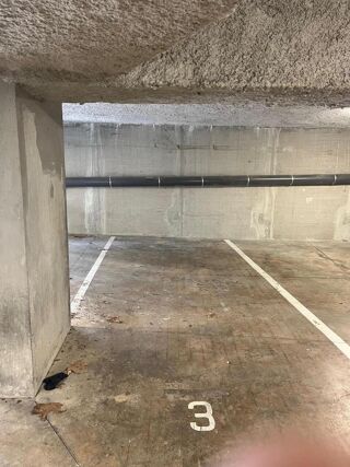  Parking / Garage à louer 