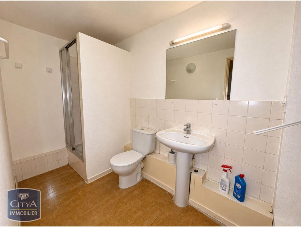 À LOUER ! Découvrez cet appartement T1 de 37.46m² meublé....