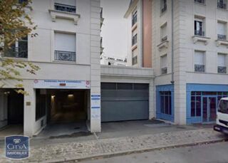  Parking / Garage  louer 