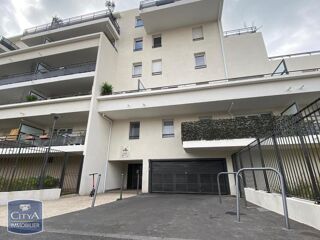  Parking / Garage � louer 