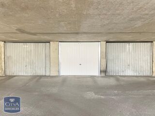  Parking / Garage à louer 