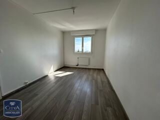  Appartement à louer 4 pièces 74 m²