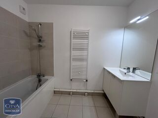  Appartement à louer 3 pièces 65 m²