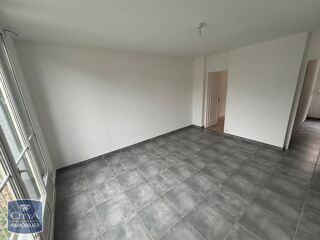  Appartement à louer 4 pièces 65 m²