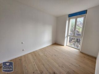  Appartement à louer 4 pièces 90 m²