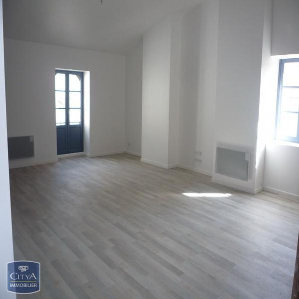 À LOUER : Découvrez cet appartement spacieux situé au coe....