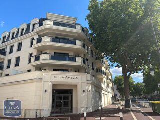  Parking / Garage à louer 