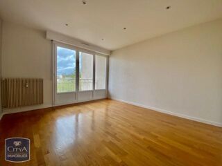  Appartement à louer 4 pièces 80 m²