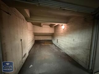  Parking / Garage à louer 