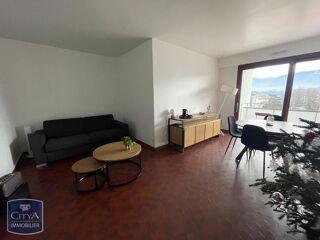  Appartement à louer 3 pièces 86 m²