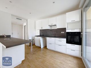  Appartement à louer 5 pièces 108 m²