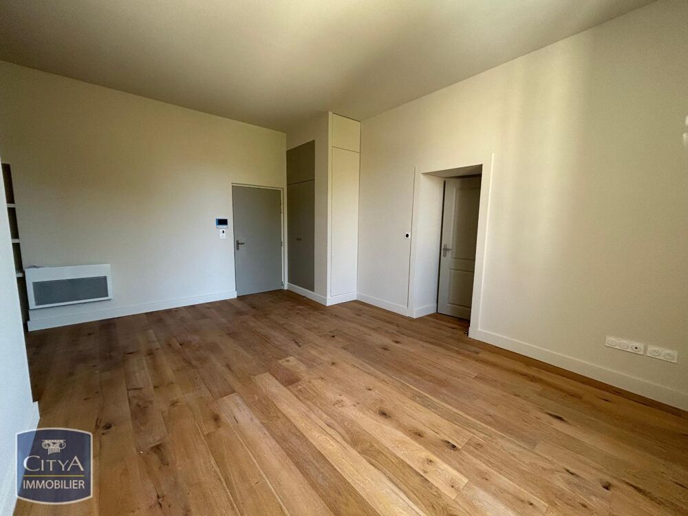 "Rénovation Monument Historique" À LOUER : Appartement T....