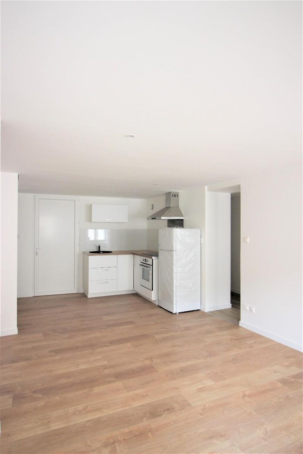 Venez découvrir cet appartement entièrement rénové niché....